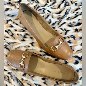 Classic tan leather loafer with gold buckle